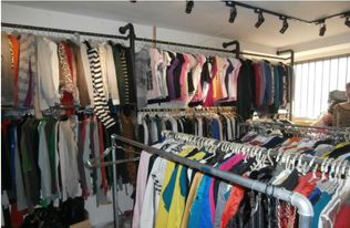 尋找2元外貿(mào)服裝批發(fā)的渠道與注意事項