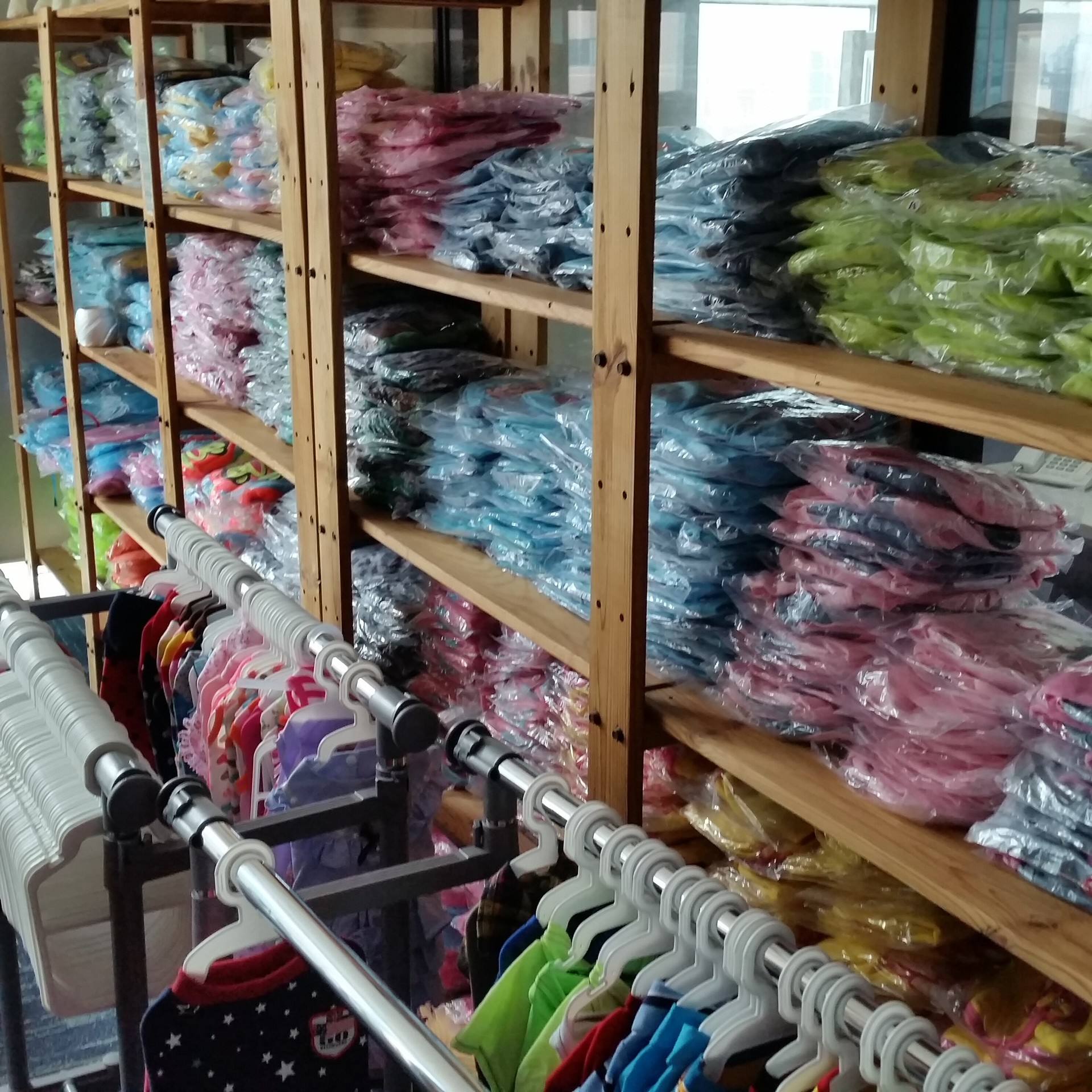 冬日時(shí)尚新寵 新款圣誕冬裙與泰迪秋冬服裝，打造寵物服裝批發(fā)新風(fēng)尚